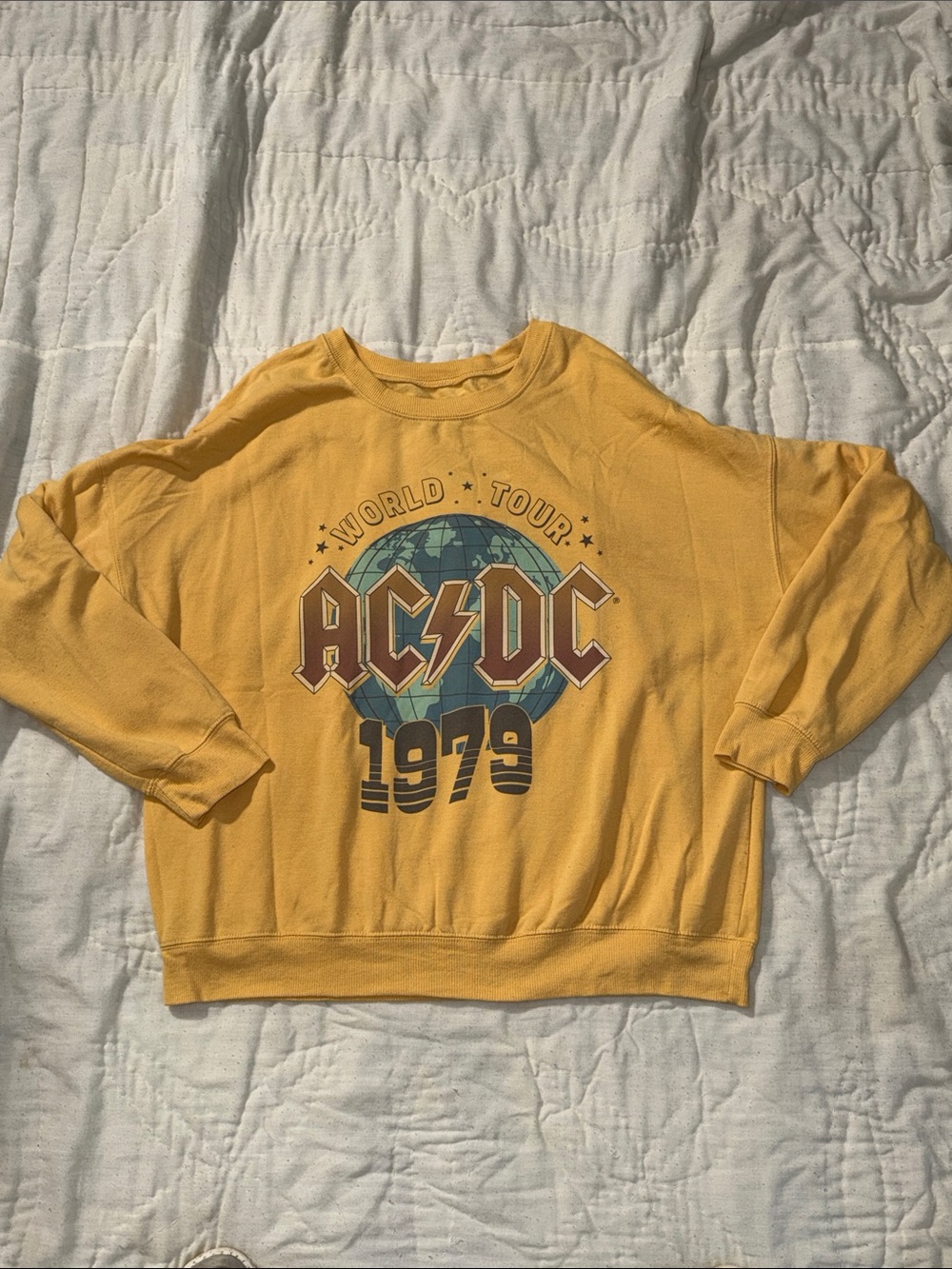 AC/DC 1979 World Tour Sweatshirt Size L Yellow Mustard Globe Graphic Pullover